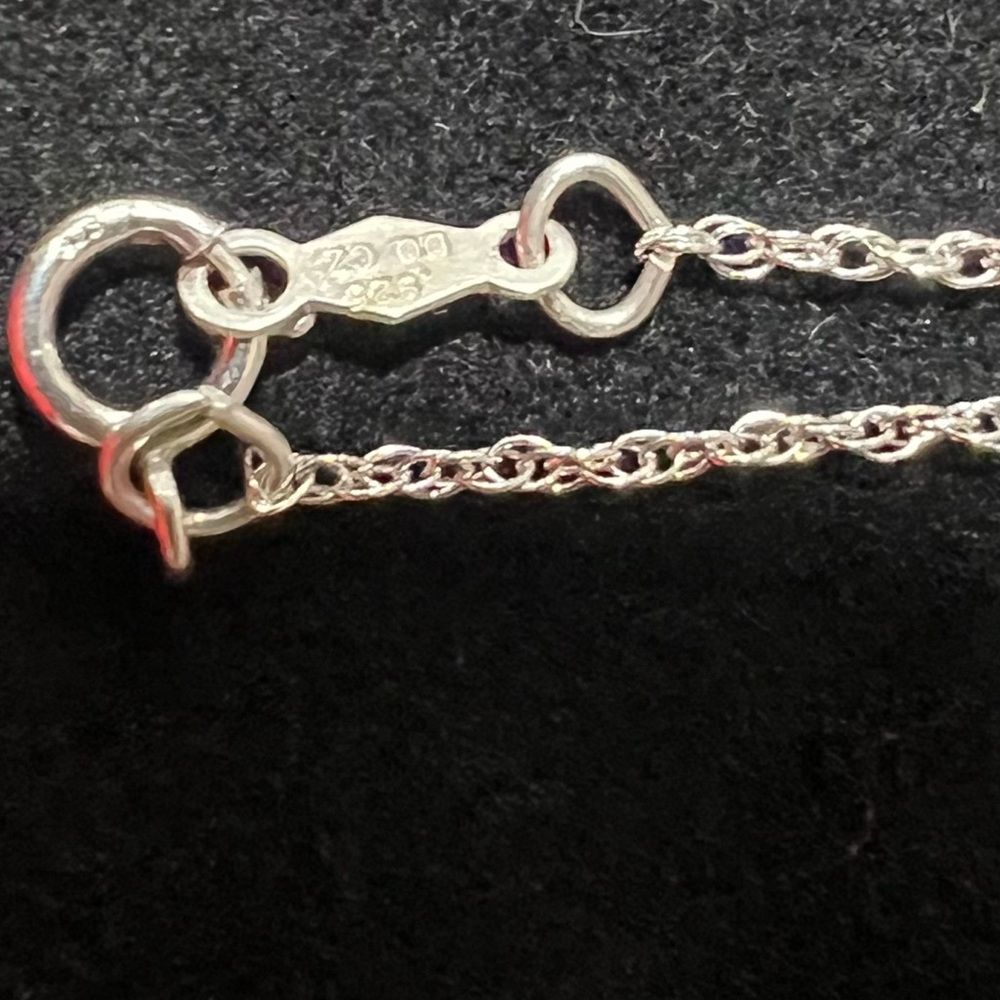 Elegant Silver Jewelry Set - Picture 3 of 3